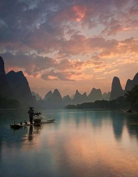 Phân tích vẻ đẹp con người trong văn Nguyễn Tuân sau Cách mạng Phân tích vẻ đẹp con người trong văn Nguyễn Tuân sau Cách mạng qua đoạn trích &#8220;Cưỡi lên thác sông Đà phải cưỡi đến cùng &#8230; Họ nghĩ thế, lúc ngưng chèo.&#8221;